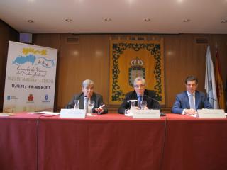 El vocal del CGPJ Juan Manuel Fernández, el presidente del TSXG, Miguel Ángel Cadenas y el profesor Martín Ortega